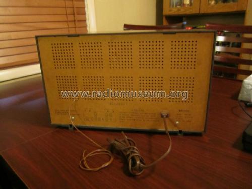 AM/FM 4 Speaker Radio Automatic Frequency Control 3YE 380; Master-Craft (ID = 2467803) Radio