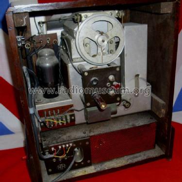 Mains Three ; McMichael Radio Ltd. (ID = 1948180) Radio