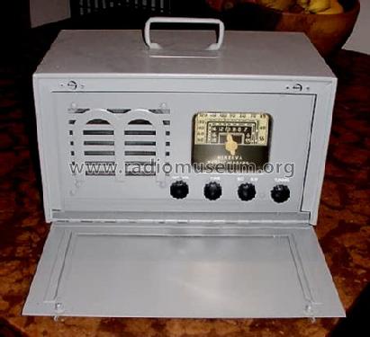 Tropic Master W117 early; Minerva Radio Co. (ID = 51930) Radio