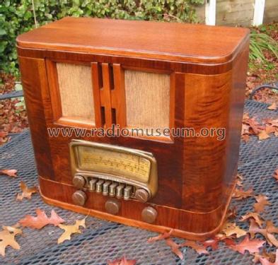 04BR-729A ; Montgomery Ward & Co (ID = 772943) Radio