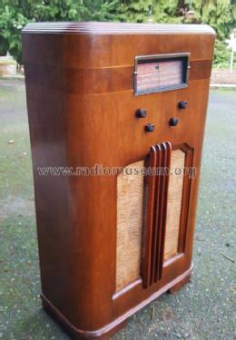 62-1101 Ch= 83WG-402A; Montgomery Ward & Co (ID = 2346165) Radio