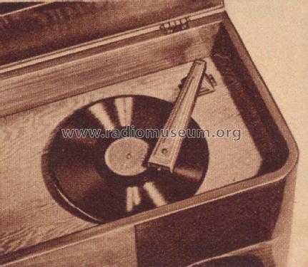 62-500 Order= P 462 C 500 ; Montgomery Ward & Co (ID = 1856802) Radio