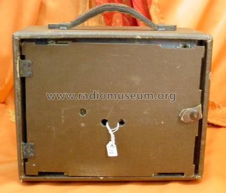 74WG-1054A Order= 62 C 1154 Y ; Montgomery Ward & Co (ID = 1569321) Radio