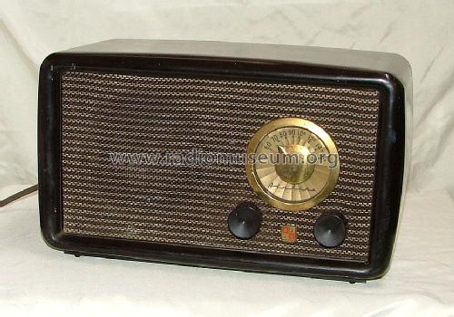 84HA-1527A ; Montgomery Ward & Co (ID = 1850522) Radio