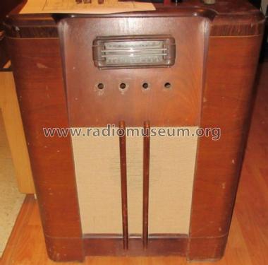 Airline 14WG-737 Order= P162 A 737 ; Montgomery Ward & Co (ID = 2703092) Radio