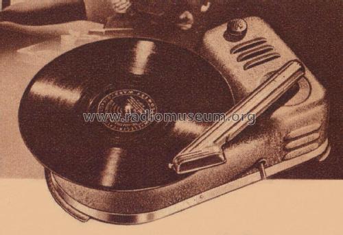 Airline 2074 Order= 462 C 2074 Plug-in Record Player; Montgomery Ward & Co (ID = 1905322) R-Player