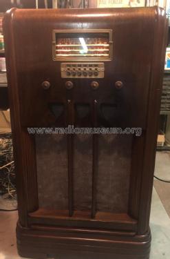 Airline 62-490 Order= P162 A 490 ; Montgomery Ward & Co (ID = 2559451) Radio