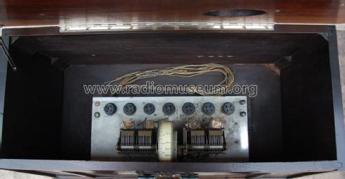 Airline 7; Montgomery Ward & Co (ID = 1832025) Radio