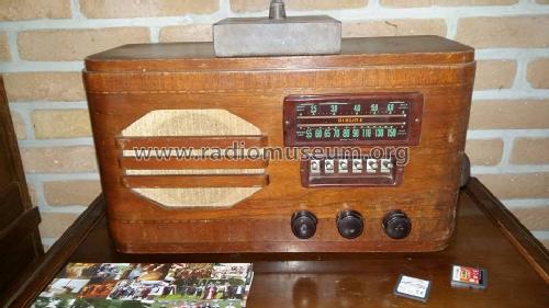 Airline P462C-612 Order= P462 B 612 ; Montgomery Ward & Co (ID = 1879631) Radio