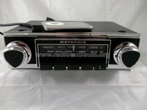 Model 114; Motorola Inc. ex (ID = 2621117) Car Radio