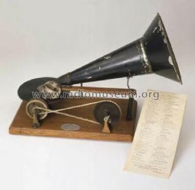 Grammophon Hand Cranked ; National Gramophone (ID = 1316282) TalkingM