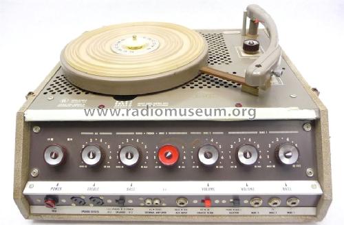 Phonograph TR-1656 M; Newcomb Audio (ID = 1044102) R-Player