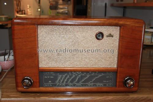 87; Niesen, (ID = 2147616) Radio