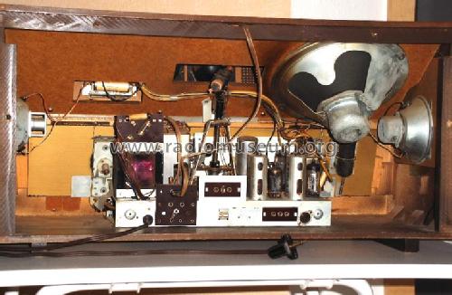 Boston ; Nora, Aron, (ID = 196284) Radio