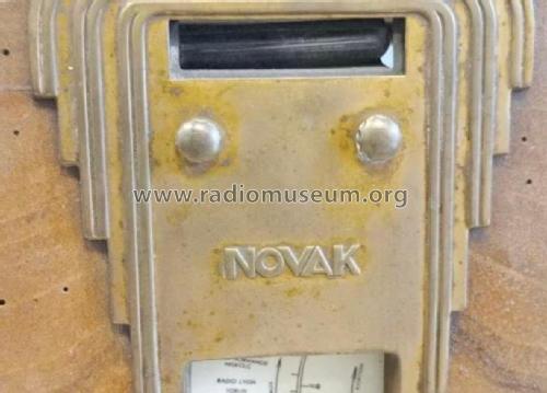 2900; Novak also Pontiac; (ID = 2983742) Radio