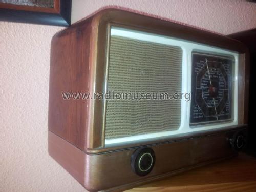 633; Comercial Radio (ID = 1920069) Radio