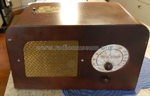 Music Vendor ; Pacific Mfg. Co.; (ID = 1737338) Radio