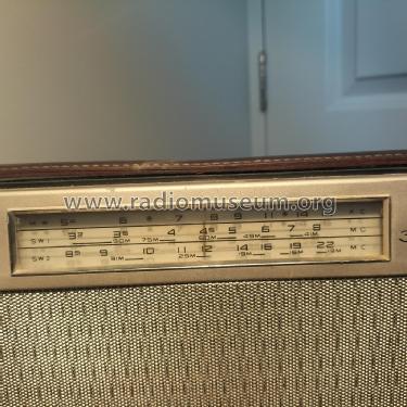 3 Band Deluxe 8 Transistor T-65A; Panasonic, (ID = 2745557) Radio