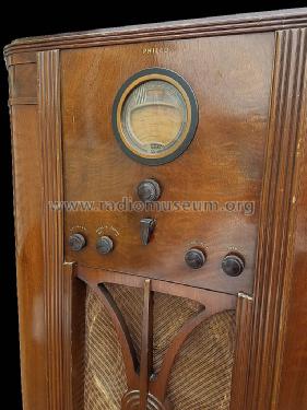 37-675X ; Philco, Philadelphia (ID = 2340824) Radio