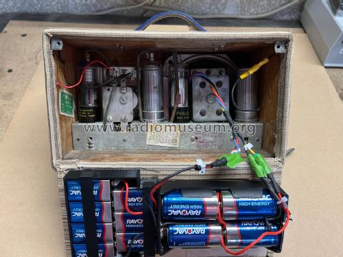 40-81T Code 122; Philco, Philadelphia (ID = 2774725) Radio
