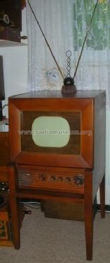 49-1040 Code 121; Philco, Philadelphia (ID = 1133302) Television