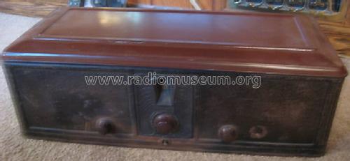 65 Table; Philco, Philadelphia (ID = 766274) Radio