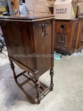76 Highboy; Philco, Philadelphia (ID = 3071706) Radio