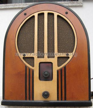 84B ; Philco, Philadelphia (ID = 1314697) Radio