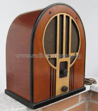 84B ; Philco, Philadelphia (ID = 1314698) Radio