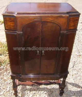 90 Highboy; Philco, Philadelphia (ID = 565512) Radio