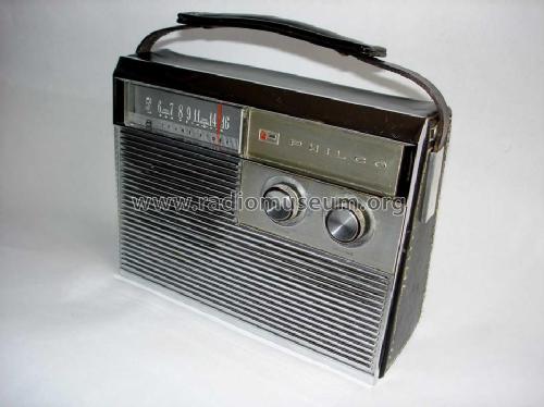 8 Transistors T-805 ; Philco, Philadelphia (ID = 362697) Radio