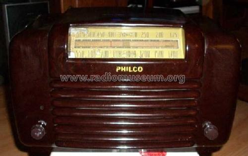 217 ; Philco Products Ltd. (ID = 615953) Radio