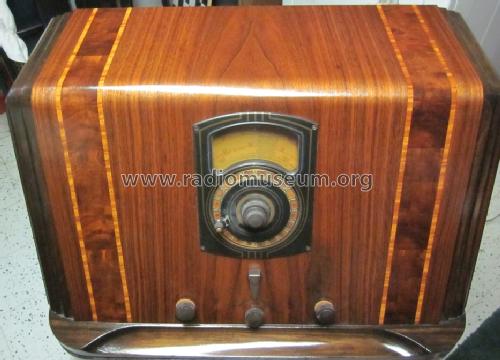 38-C3 Code 121; Philco Products Ltd. (ID = 1406439) Radio