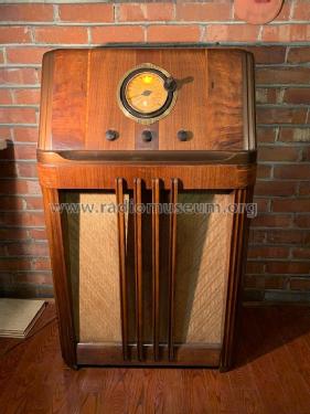 38-C4 Code 121; Philco Products Ltd. (ID = 2592609) Radio