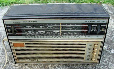Satellite Nine 4 Band Transistor Radio 22RL420; Philips Australia (ID = 1046035) Radio