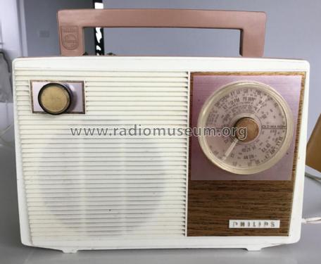 Parisienne MT10; Philips Australia (ID = 2694283) Radio