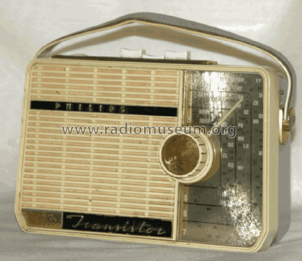 Transistor 'Town and Country' 200; Philips Australia (ID = 1635742) Radio