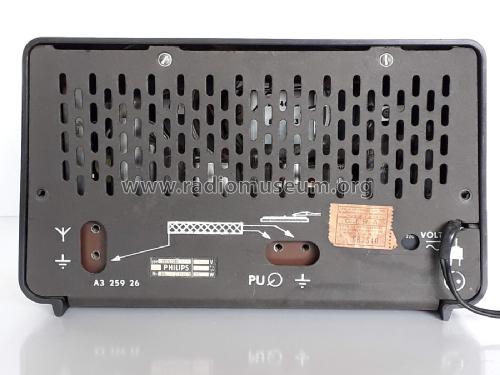 B3X70U; Philips Belgium (ID = 2620712) Radio