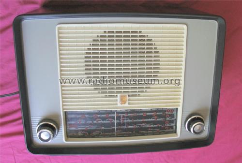 B4X67Z; Philips Belgium (ID = 2553886) Radio