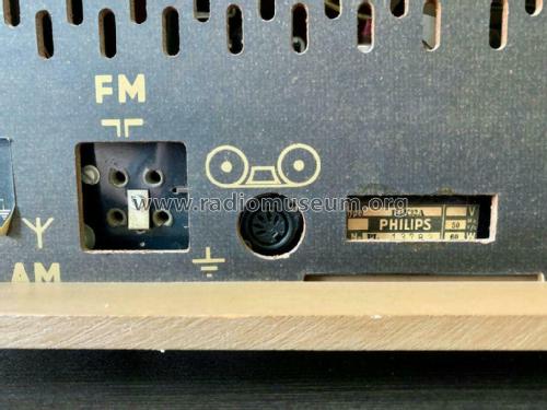 H4X32A /00 /16; Philips Belgium (ID = 2579815) Radio