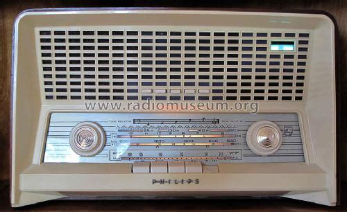 B4C87A ; Philips Canada (ID = 1697351) Radio