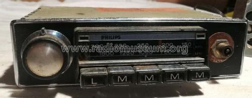 22RN495 /19; Philips Belgium (ID = 2676184) Car Radio