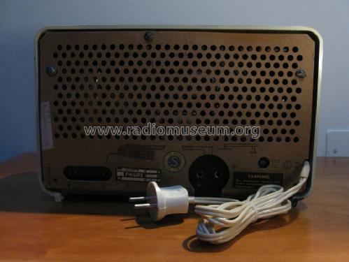 BX221U /79; Philips Belgium (ID = 834732) Radio