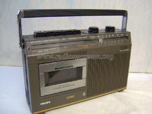 AM-FM Radio Cassette Recorder D7010 /00; Philips - Österreich (ID = 1045599) Radio