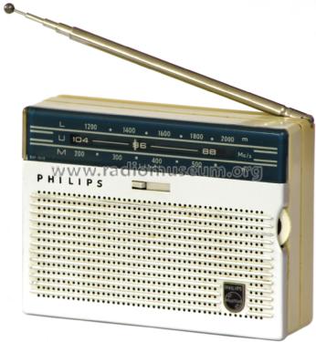 Nanette L1W22T /02G /02L /02X /62G /62L /62X /71G /71L /71X /82; Philips; Eindhoven (ID = 1986959) Radio