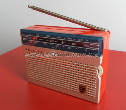 Nanette L1W22T /02G /02L /02X /62G /62L /62X /71G /71L /71X /82; Philips; Eindhoven (ID = 1439630) Radio