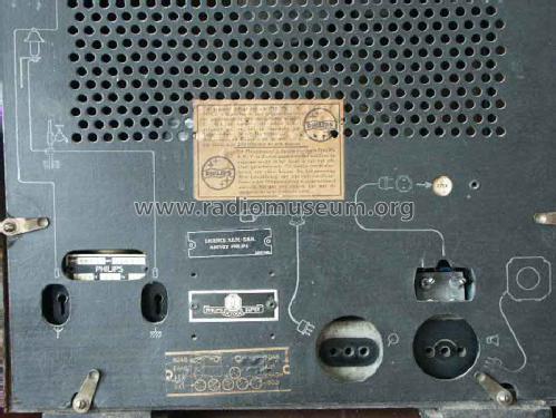 525A; Philips Belgium (ID = 765676) Radio