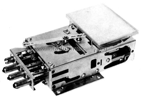 Drucktasteneinheit -4 fach - HA 352 52 mit UHF Kanalwähler HA 362 58 und Umschalttaste; Philips Radios - (ID = 1895688) mod-past25