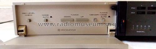 FM/AM Digital Synthesized Tuner F-7; Pioneer Corporation; (ID = 2604935) Radio