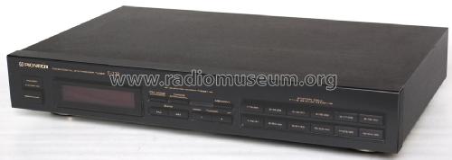 FM/AM Digital Synthesizer Tuner F-229; Pioneer Corporation; (ID = 2038117) Radio